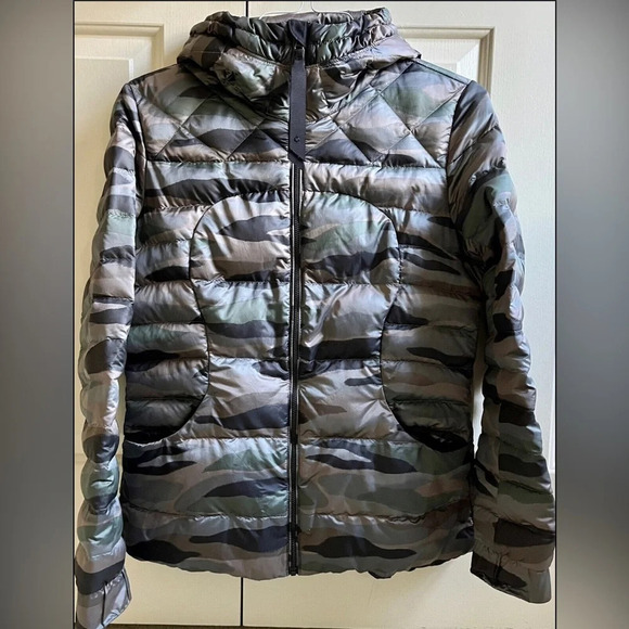 ! Lululemon Fluffin Awesome Jacket
Coast Camo Butter Pink Multi - Picture 4 of 10